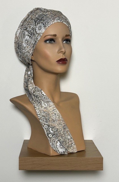 Bella mutsje B218, mutsje