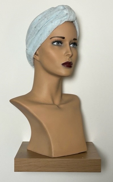 Mutsje basic CHW002 Babyblauw glansstip
