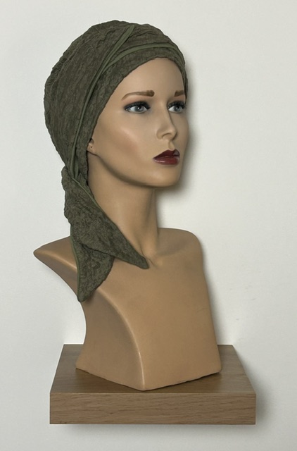 Fiona mutsje Olijfkleur crepe cc280