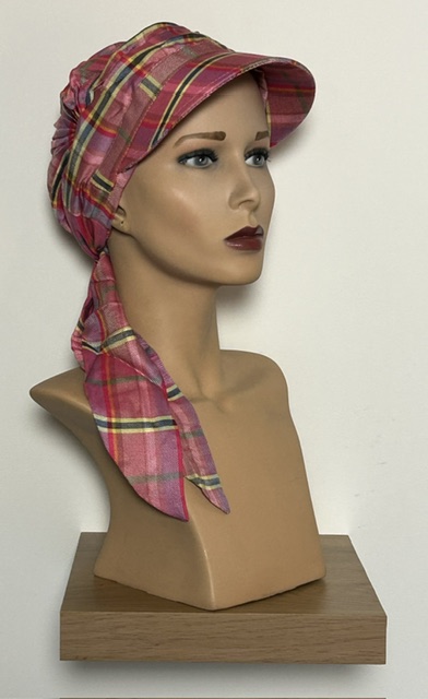 Charly muts met klep en knoop rose ruit VC97